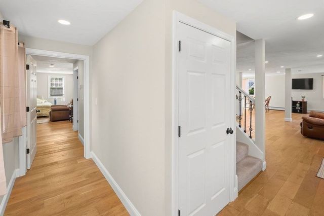 28 Ash St, Webster, MA 01570