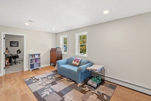 28 Ash St, Webster, MA 01570