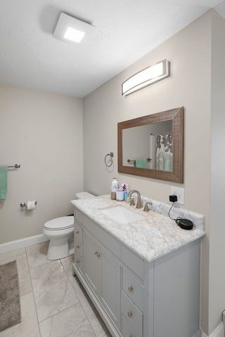 28 Ash St, Webster, MA 01570