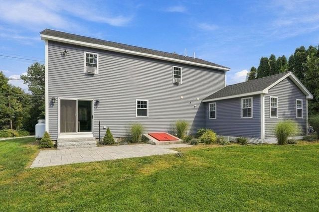 28 Ash St, Webster, MA 01570