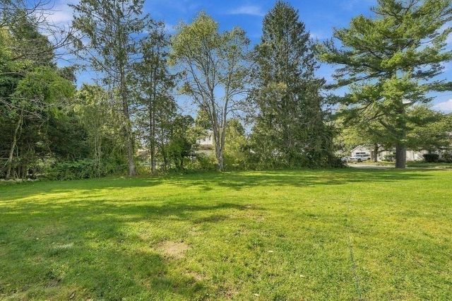 28 Ash St, Webster, MA 01570