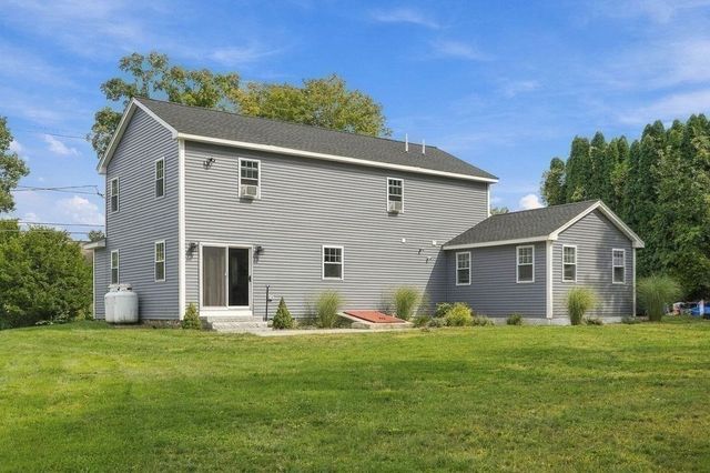 28 Ash St, Webster, MA 01570