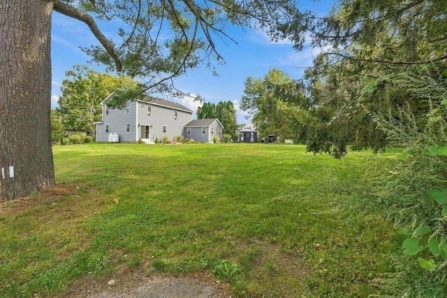 28 Ash St, Webster, MA 01570
