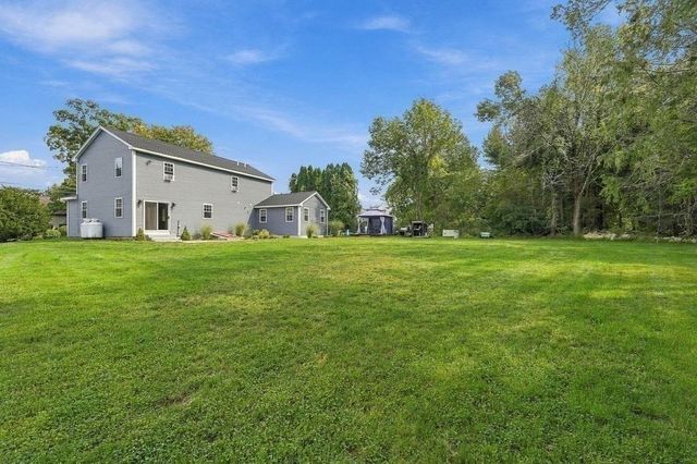 28 Ash St, Webster, MA 01570