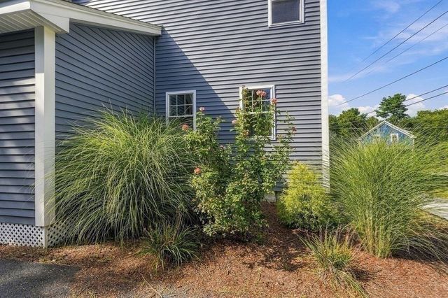 28 Ash St, Webster, MA 01570