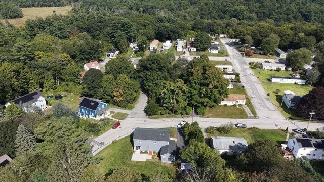 28 Ash St, Webster, MA 01570