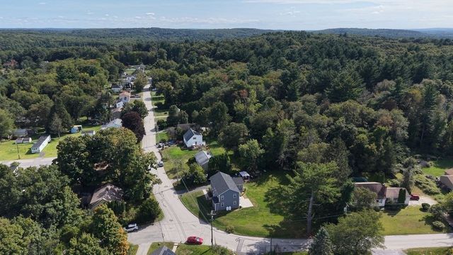 28 Ash St, Webster, MA 01570