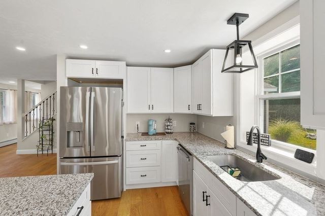 28 Ash St, Webster, MA 01570