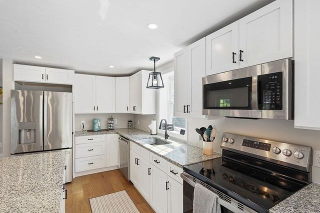 28 Ash St, Webster, MA 01570