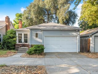 2121 W St, Sacramento, CA 95818