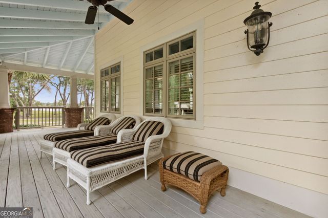 830 Harbour Island Circle, Waverly, GA 31565
