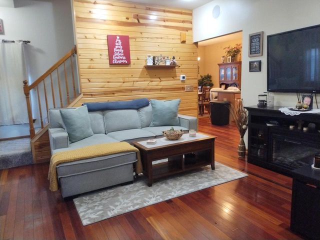 2024 Grove AVENUE, Racine, WI 53405