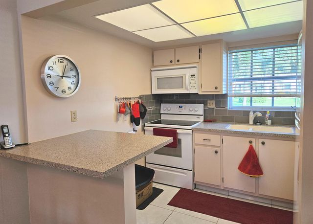 2920 Crosley Drive E B, West Palm Beach, FL 33415