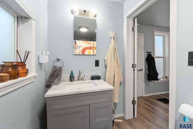 115 S Grange Ave Avenue, Sioux Falls, SD 57104