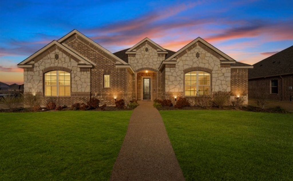 1016 Steamboat Drive, Hewitt, TX 76643