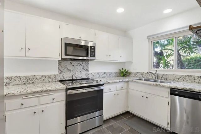 4202 Loma Riviera Ln, San Diego, CA 92110