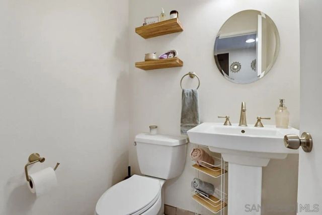 4202 Loma Riviera Ln, San Diego, CA 92110