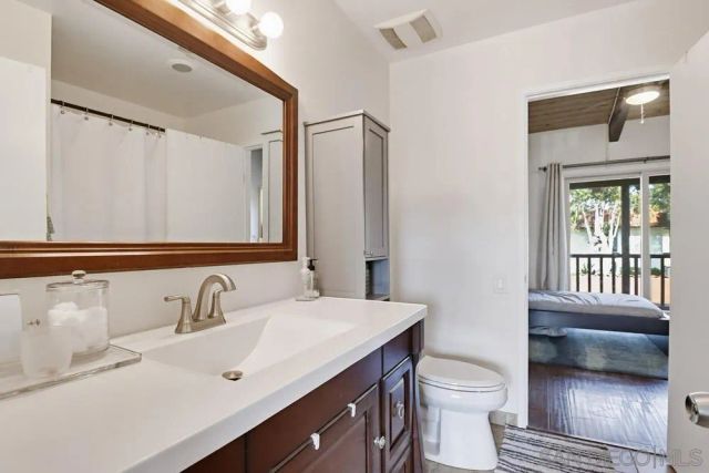 4202 Loma Riviera Ln, San Diego, CA 92110