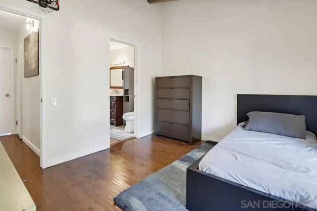 4202 Loma Riviera Ln, San Diego, CA 92110