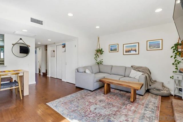 4202 Loma Riviera Ln, San Diego, CA 92110