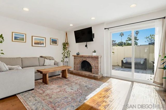 4202 Loma Riviera Ln, San Diego, CA 92110