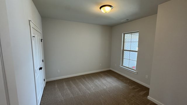 498 W Foxrun, Springfield, TN 37172