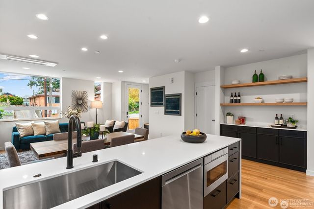 4116 A Burke Avenue N, Seattle, WA 98103