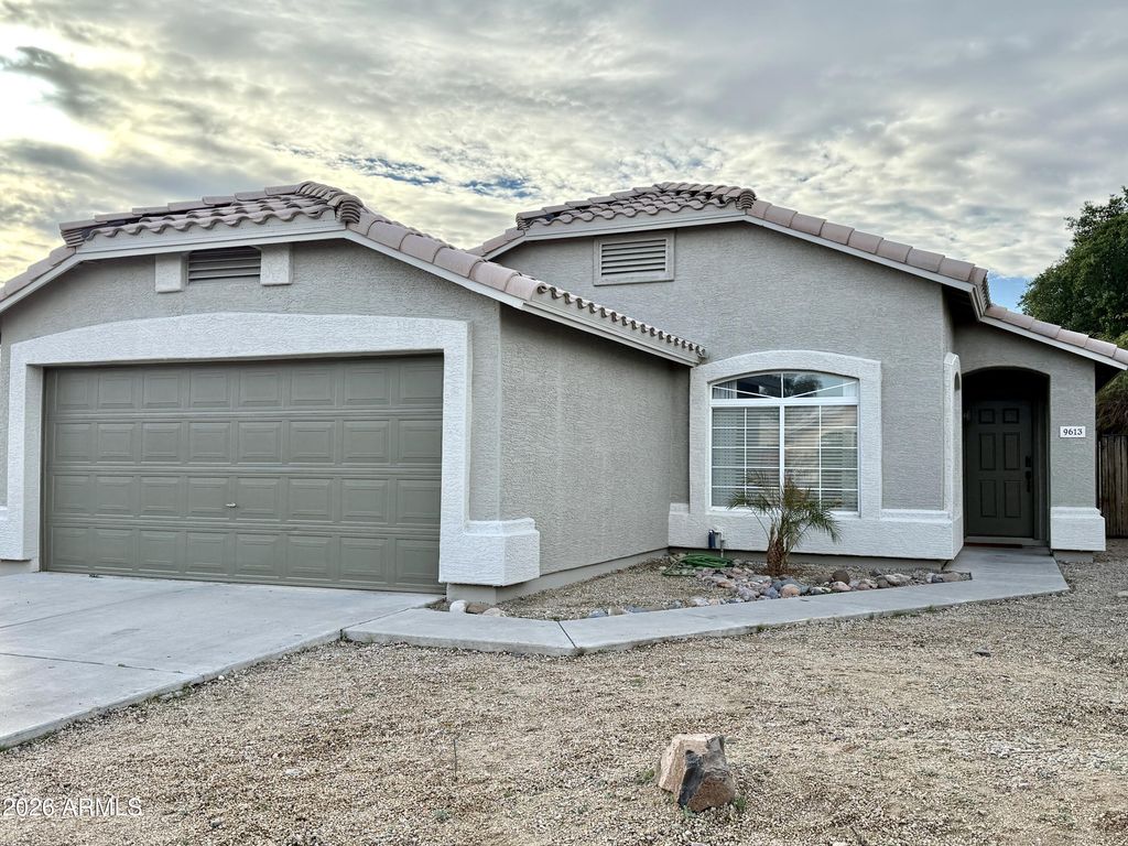 Image 1 of property listing at 9613 W SUNNYSLOPE Lane, Peoria, AZ 85345