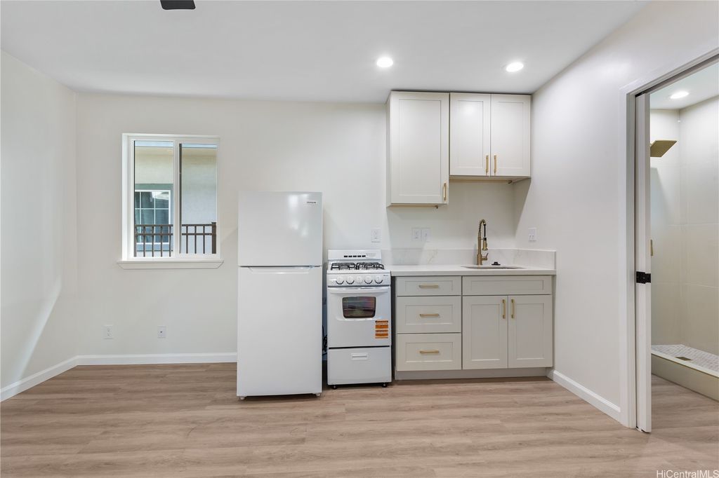 1861 Kapiolani Boulevard E, Honolulu, HI 96826