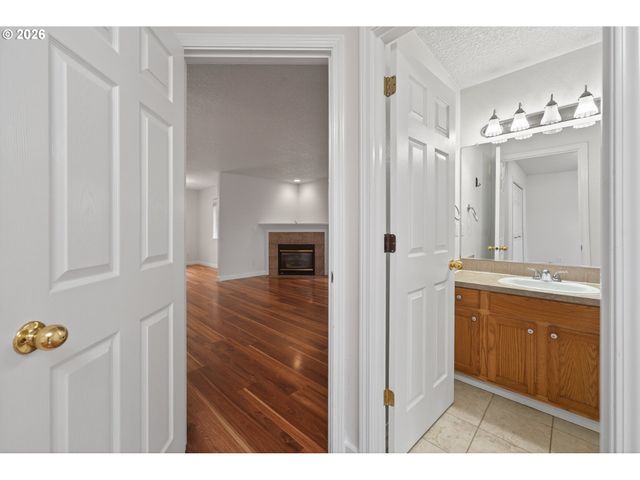 20510 Ne SHORE VIEW Dr, Fairview, OR 97024