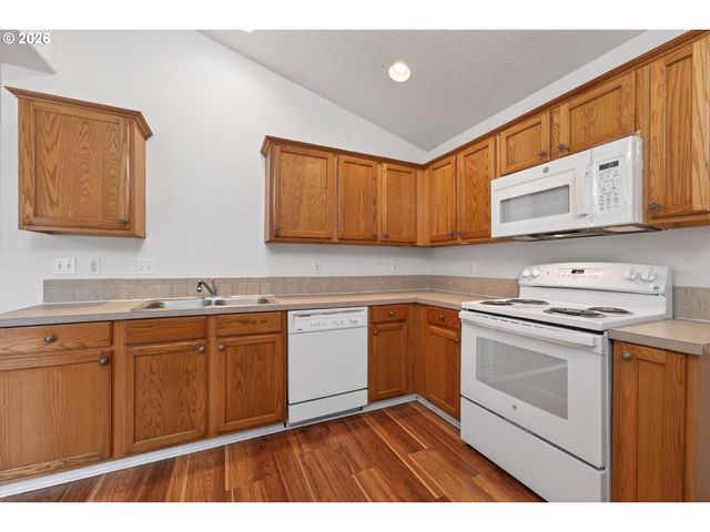 20510 Ne SHORE VIEW Dr, Fairview, OR 97024