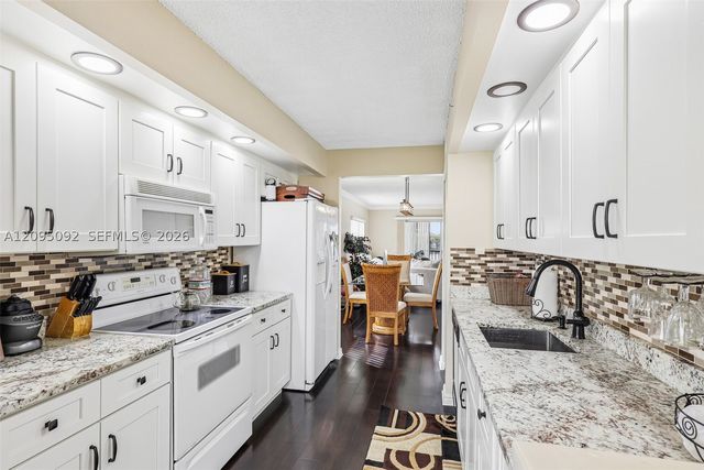 13800 SW 5th Ct 301M, Pembroke Pines, FL 33027