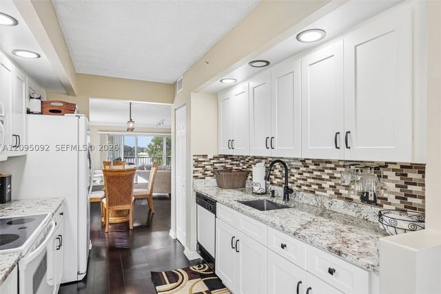 13800 SW 5th Ct 301M, Pembroke Pines, FL 33027