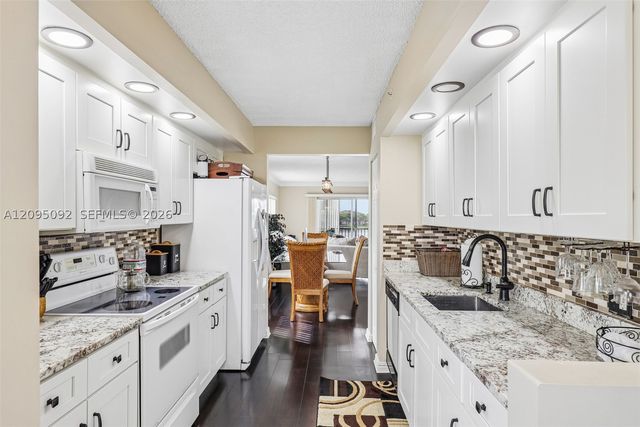 13800 SW 5th Ct 301M, Pembroke Pines, FL 33027