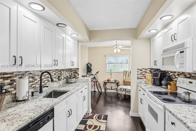 13800 SW 5th Ct 301M, Pembroke Pines, FL 33027