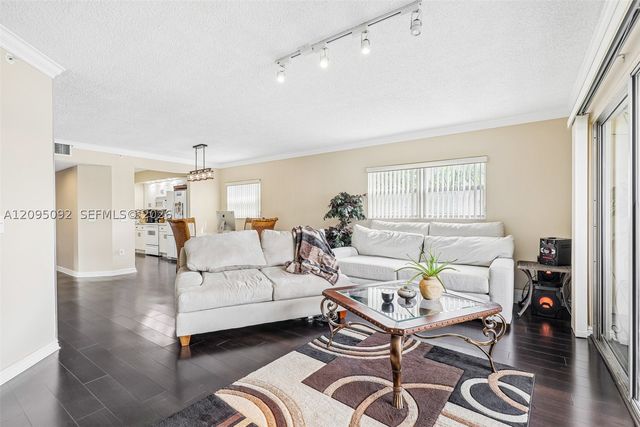 13800 SW 5th Ct 301M, Pembroke Pines, FL 33027