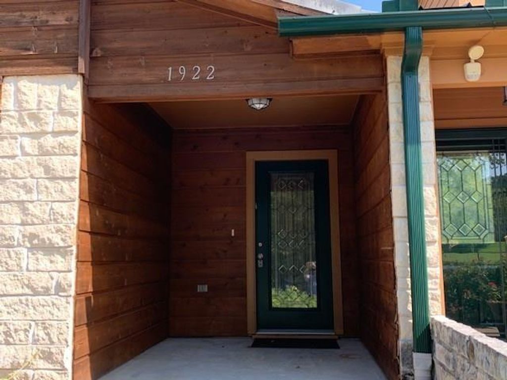 1922 20th Street, Huntsville, TX 77340