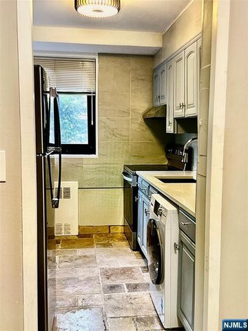 90 Prospect Avenue 2B, Hackensack, NJ 07601