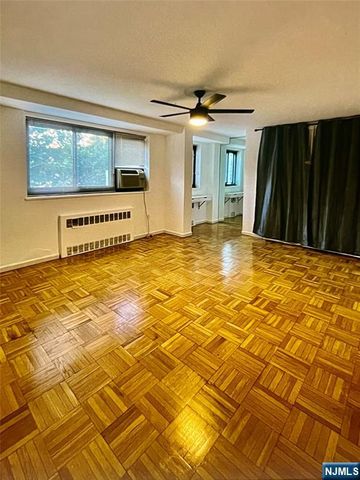 90 Prospect Avenue 2B, Hackensack, NJ 07601