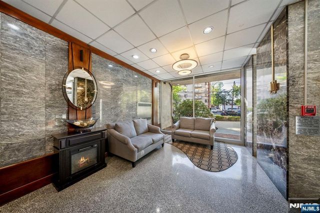 90 Prospect Avenue 2B, Hackensack, NJ 07601