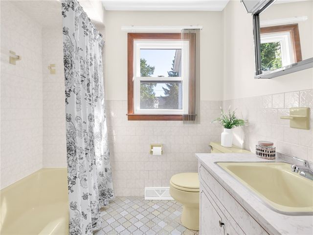39 Gray Street, Providence, RI 02909