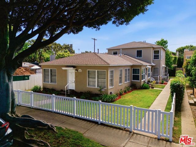 2458 Oak Street, Santa Monica, CA 90405