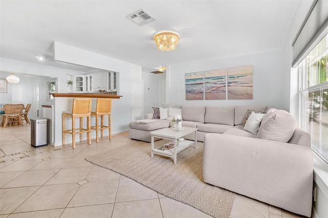 6841 13TH STREET N, St Petersburg, FL 33702