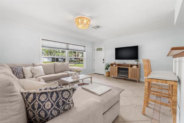 6841 13TH STREET N, St Petersburg, FL 33702