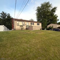 23 Summer St, Emerson Boro, NJ 07630