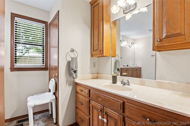 317 County Road 3022 Road, Bartlesville, OK 74003