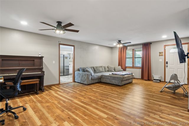 317 County Road 3022 Road, Bartlesville, OK 74003