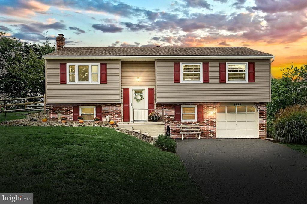 Image 1 of property listing at 1253 BRIGHTON CIRCLE, Seven Valleys, PA 17360