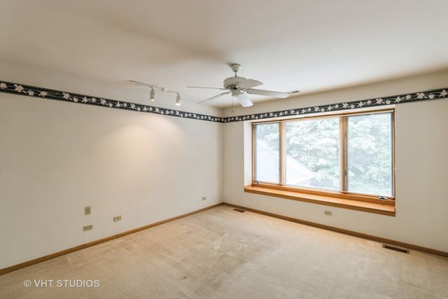 36W275 Oak Hill Drive, Dundee, IL 60118