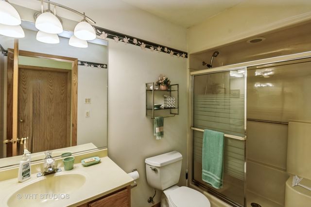 36W275 Oak Hill Drive, Dundee, IL 60118